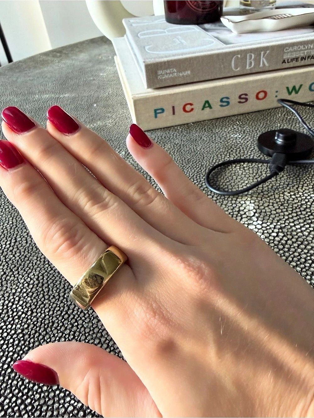 Oura Ring Gen3 in Gold size 8 - Picture 3 of 9